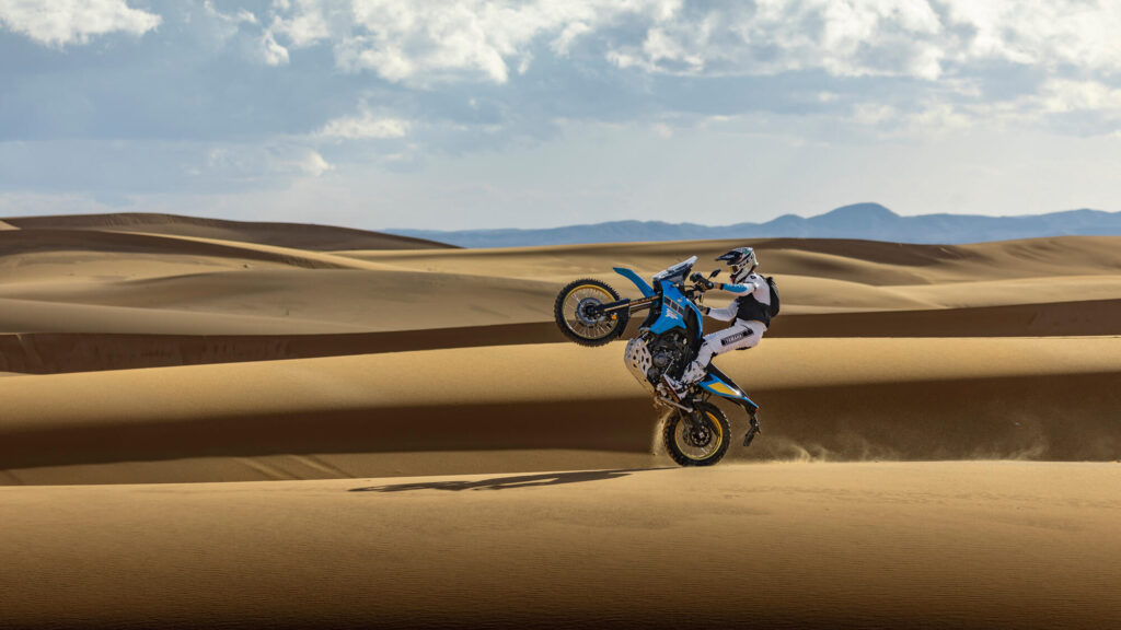 2025-Yamaha-XTZ700SPR-EU-Sky_Blue-Action-005-03